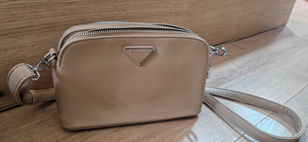 Дамски чанти и раници