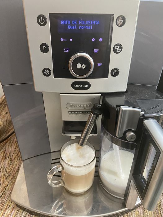 Expresor cafea Delonghi perfecta capucino cu cana de lapte