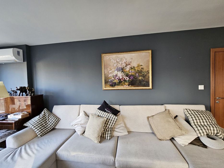 Диван с две големи лежанки