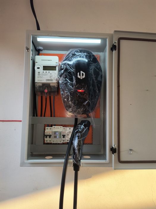 Установка зарядных устройств на электро мобилей под ключ