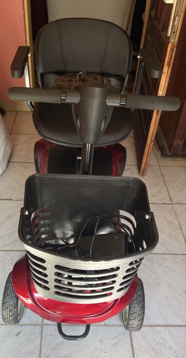 Scuter/carucior electric pentru varstnici sau persoane cu dizabilitati