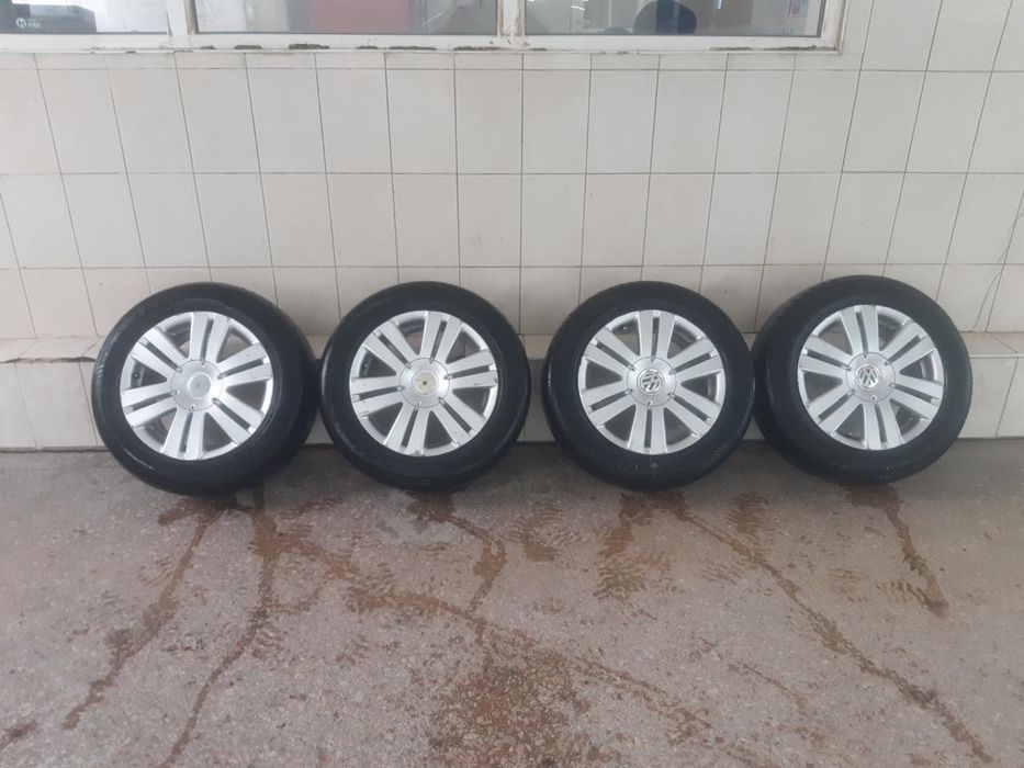 Продам комплект резину с титановыми дисками