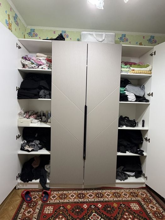 Продам почти новый шкаф