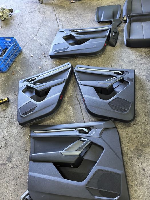 Салон за Audi Q3 F3