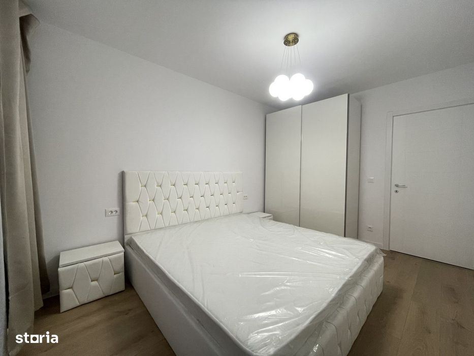 Apartament 2 camere, 50mp,30mp curte, metrou, centrala,Hils Titanium