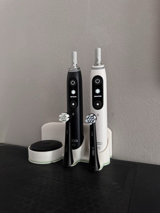 2 Periuțe Oral-B iO 9 + iO 8 + Încărcător magnetic + Stand 3D | Stare impecabilă