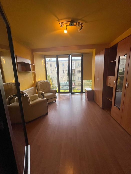 Vand apartament 3 camere Aleea Plopilor zona Decebal