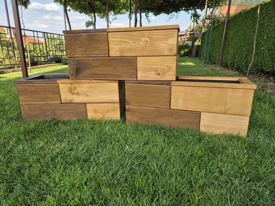 Дървени кашпи и саксии