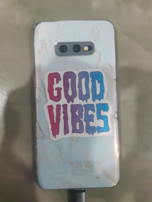 Продам Samsung s10e