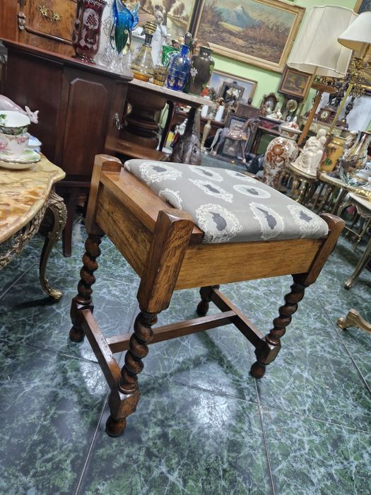 Прекрасна антикварна английска табуретка стол за пиано