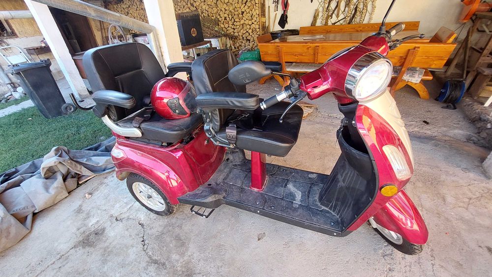 De vânzare Tricicletă electrică trei roți 2 persoane/Cască