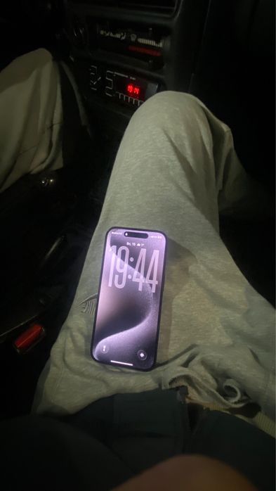 Продам iPhone срочно