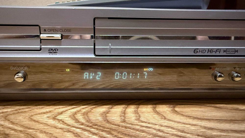 Видеомагнитофон & DVD LG 6-Head Hi-Fi Stereo! Made In Korea!