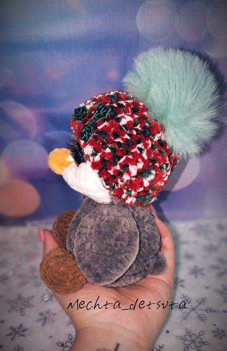 Плюшевый пингвиненок