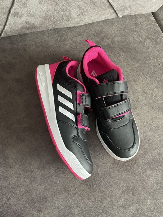 Обувки/ маратонки адидас