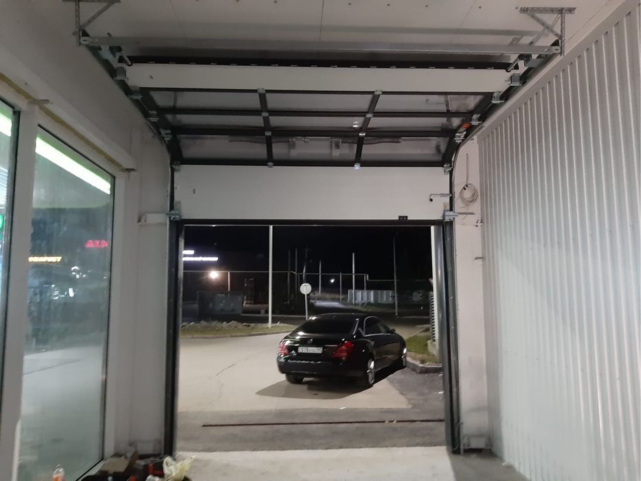 Секционные ворота