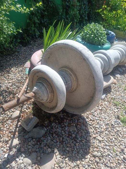 Фонтан каменный садовый