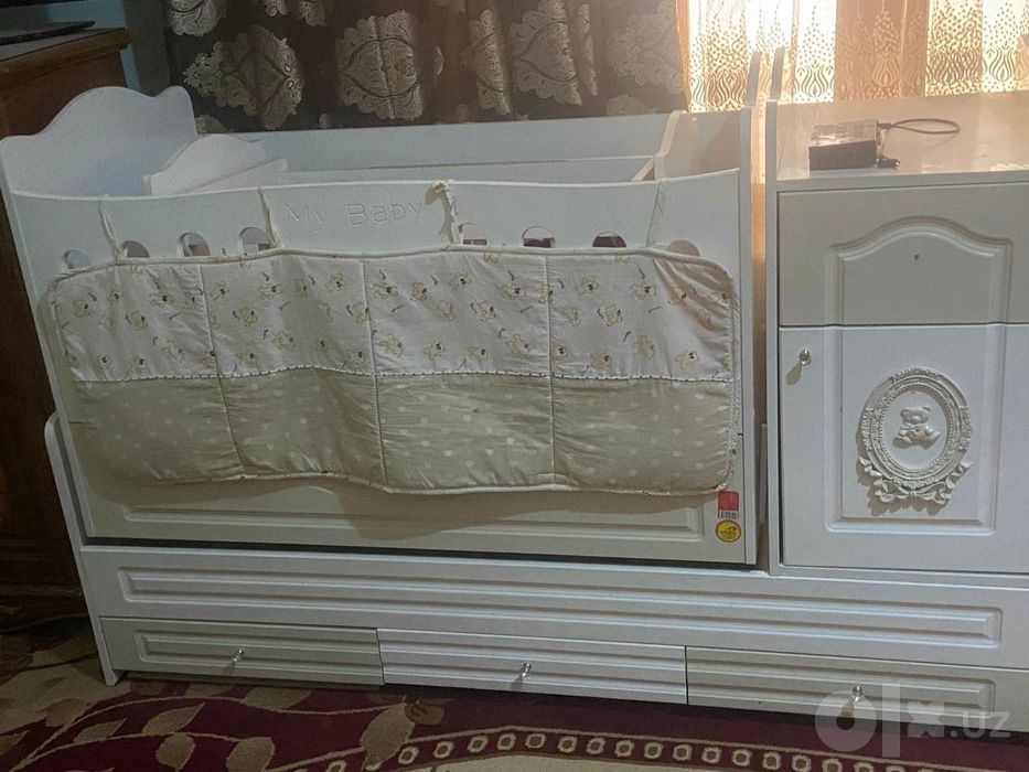 Детская кровать и шифонер