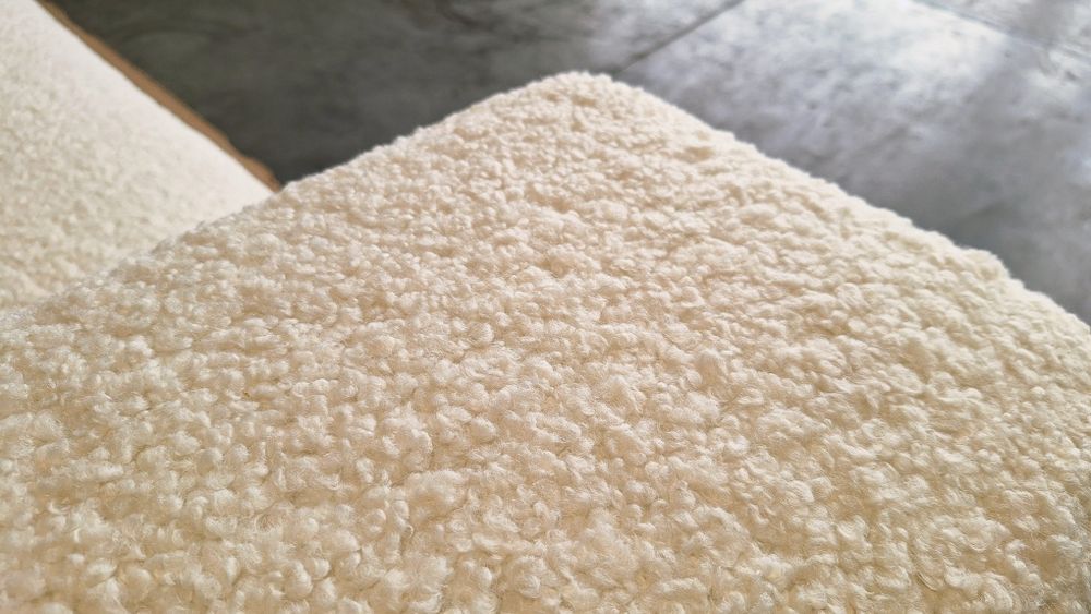 Чисто Нов Луксозен Триместен диван - високо качество