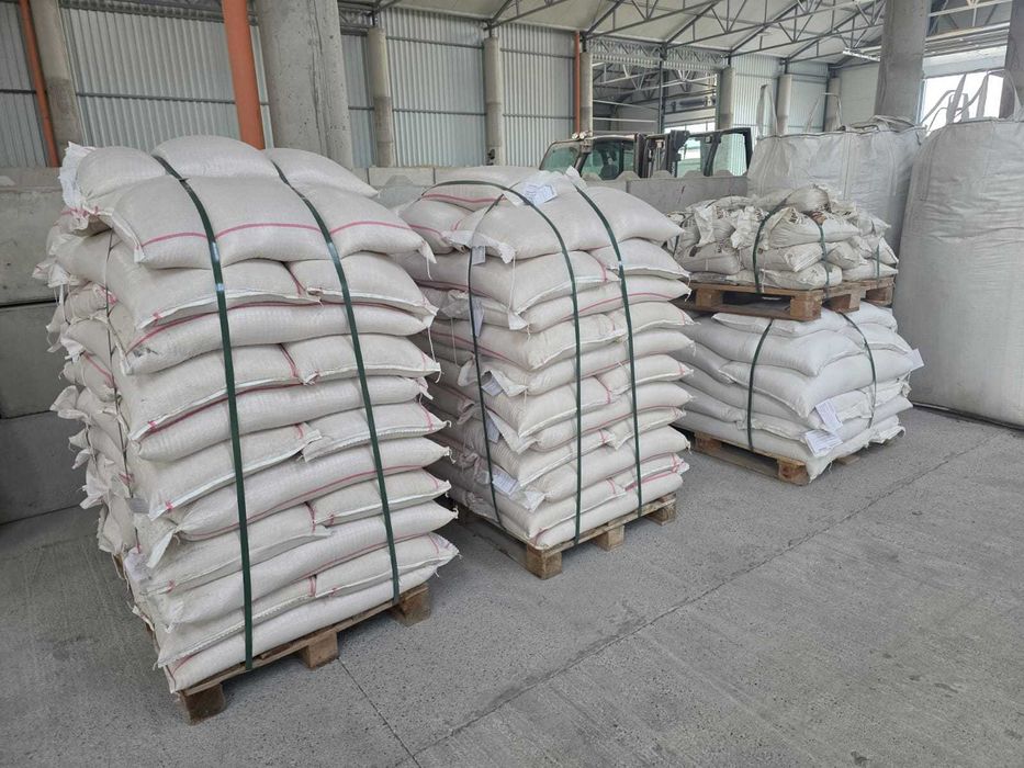 Șrot Soia 46%, Șrot Floarea Soarelui 35%, Șrot Rapiță 34%, Tărate de grâu, Furaje, Concentrate