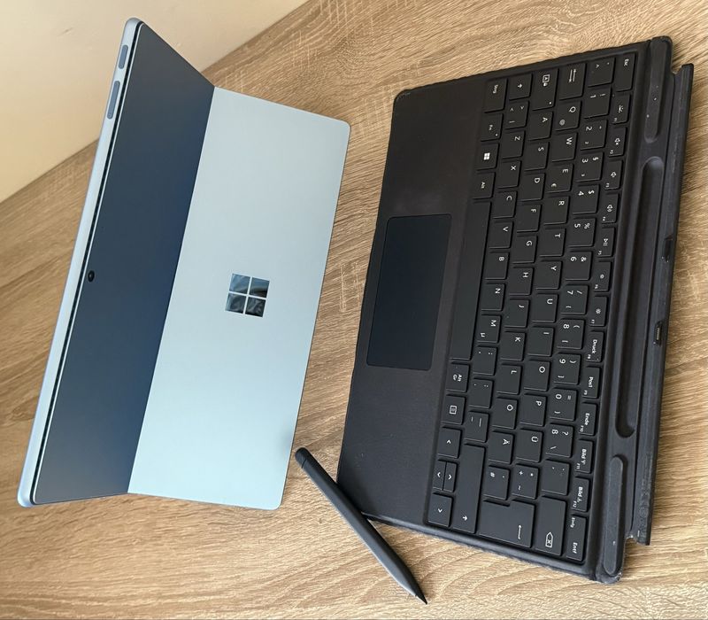 Tableta Microsoft Surface Pro 9 - i5 16GB ram ! Magic Keyboard +Pencil