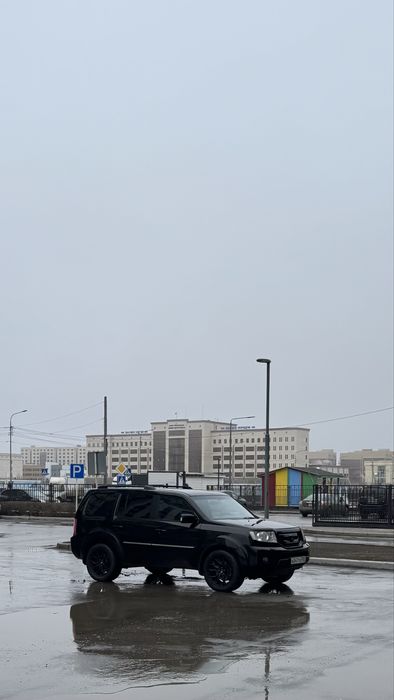 Продам машину Honda Pilot