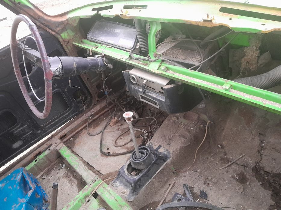 Москвич продам на запчастям