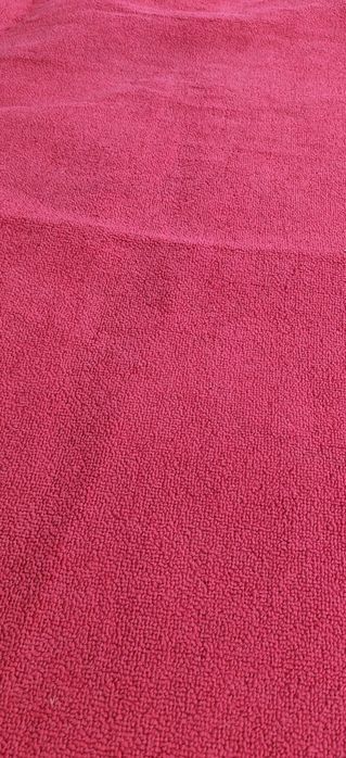 Палас красного цвета