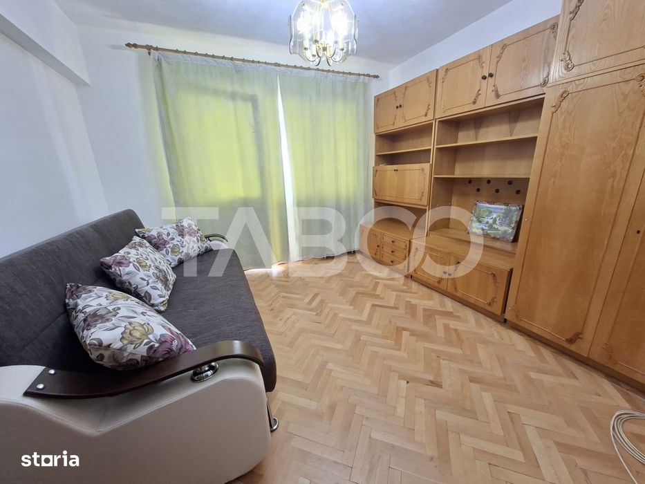 Apartament de inchiriat 2 camere zona Strand etaj 3 bucatarie separata