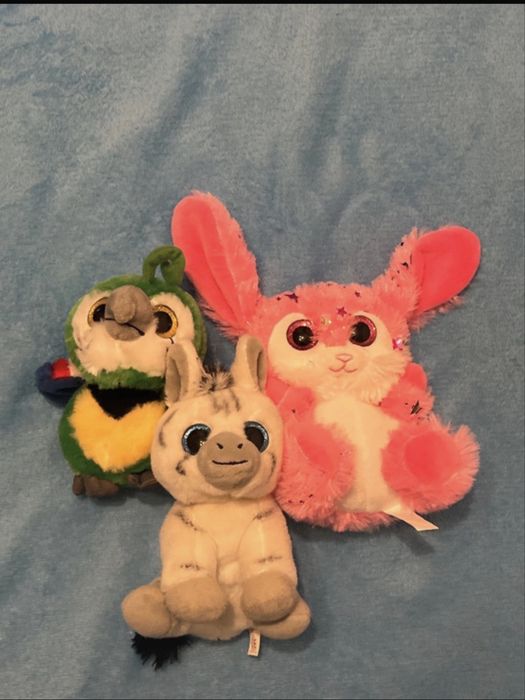 3 plusuri.