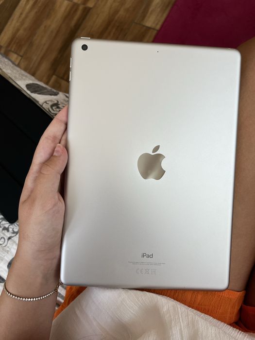 iPad 9th Gen 64GB Silver + Husă + Pen | Stare impecabilă | Foarte puțin folosit