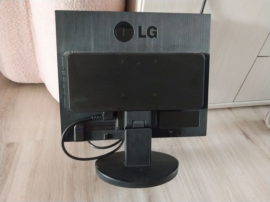 Монитор для компьютера LG. В рабочем состоянии.