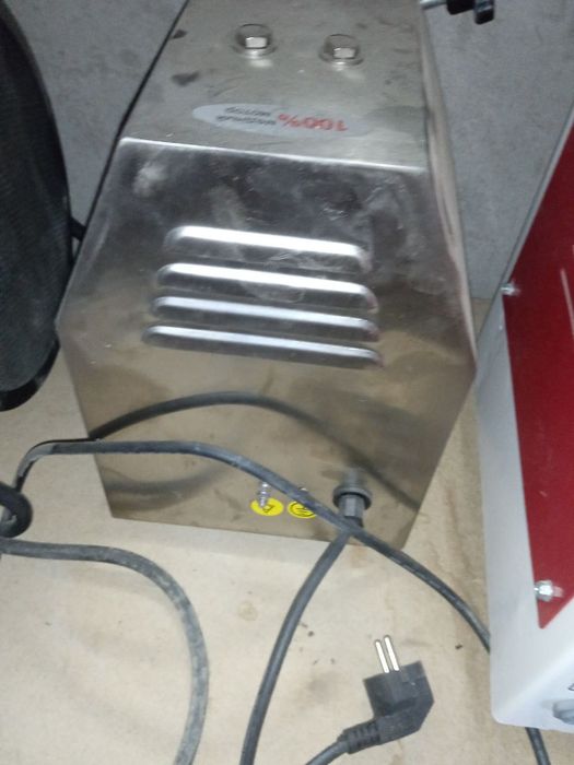 Мясорубка для цеха большая электрическая . Медный мотоо в отличном сос