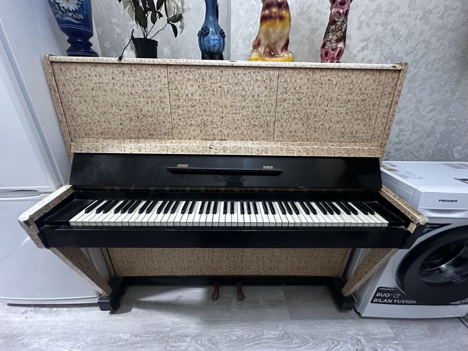 Piyanino sotiladi zor ishlidi hamma joyi ideyal