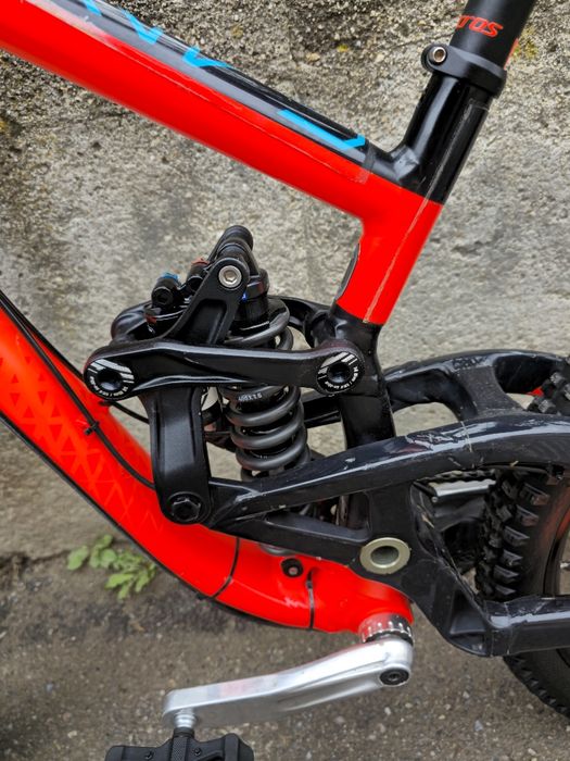 Scott Gambler S размер 27.5 цола Като нов, Rockshox Boxxer,  Downhill bike 4-бутални Sram Guide спирачки Алуминиев велосипед мекица