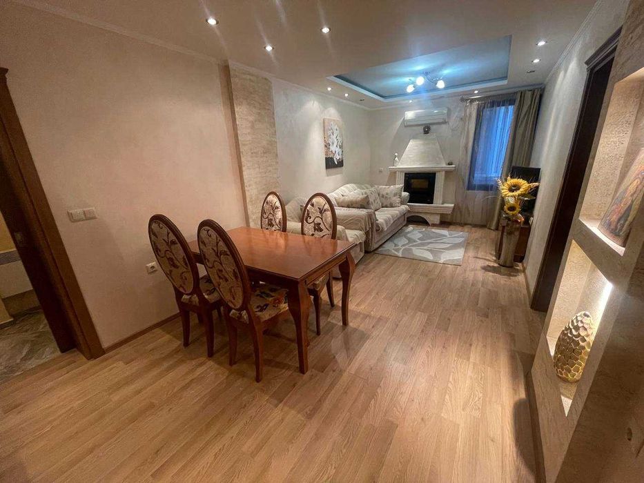 Продава се Тристаен апартамент в Бургас, Лазур - 110 кв.м за 2273 €/кв.м - Снимка #12