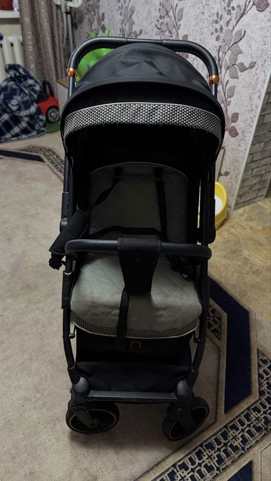 Продам прогулочную коляску