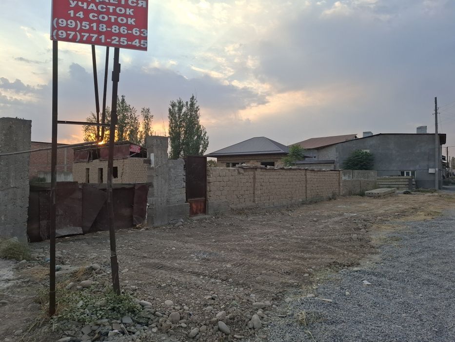 Ер сотаман 14 сотик. Углавойда жойлашган.