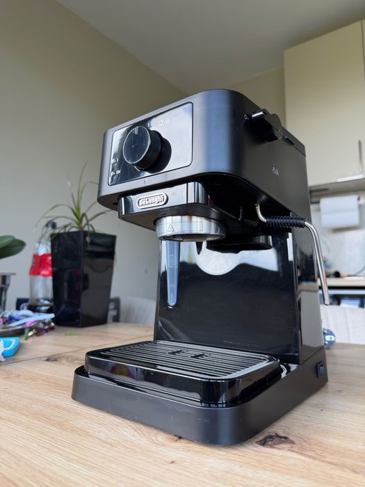Кафе машина DeLonghi EC230.BK