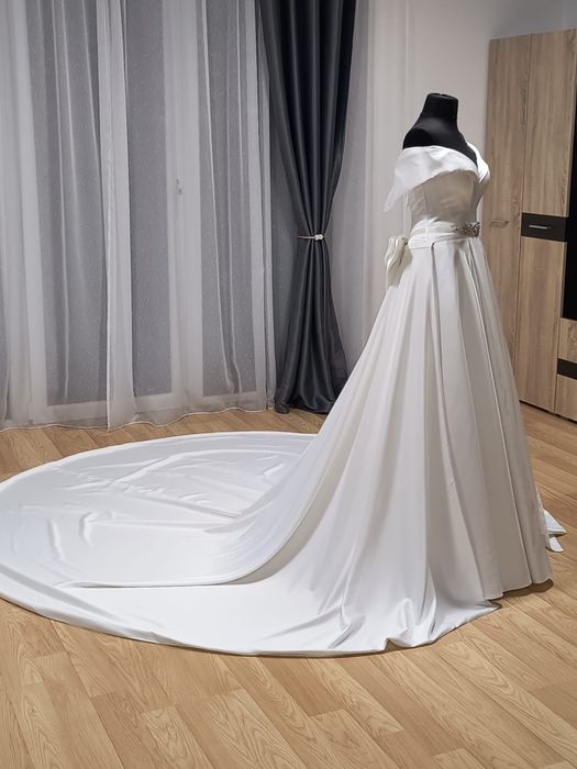 Rochie de mireasă elegantă, satin premium + trenă spectaculoasă detașabilă