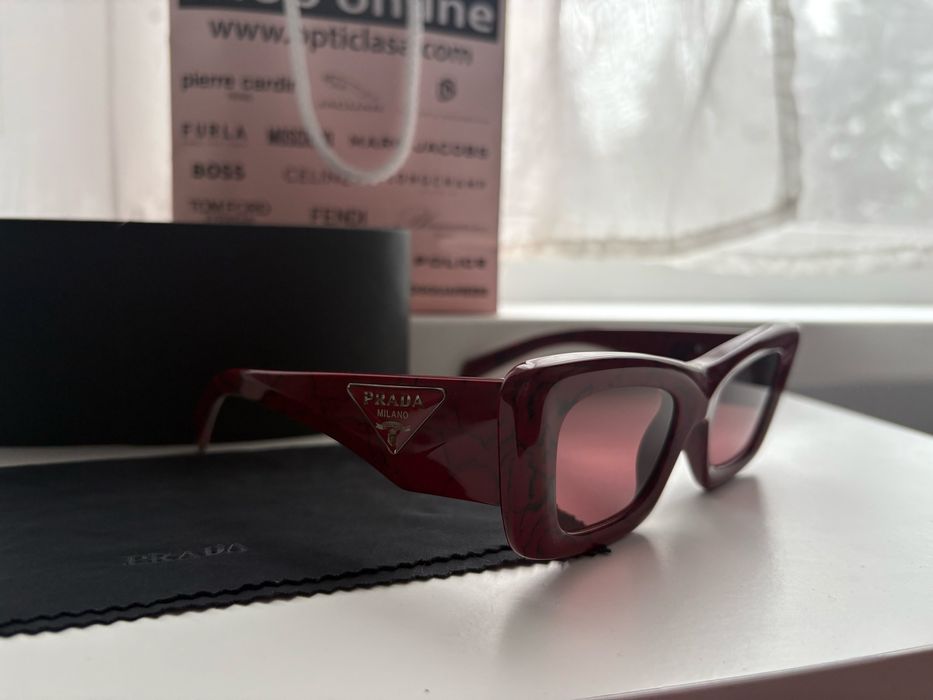 Prada Red Marble слънчеви очила