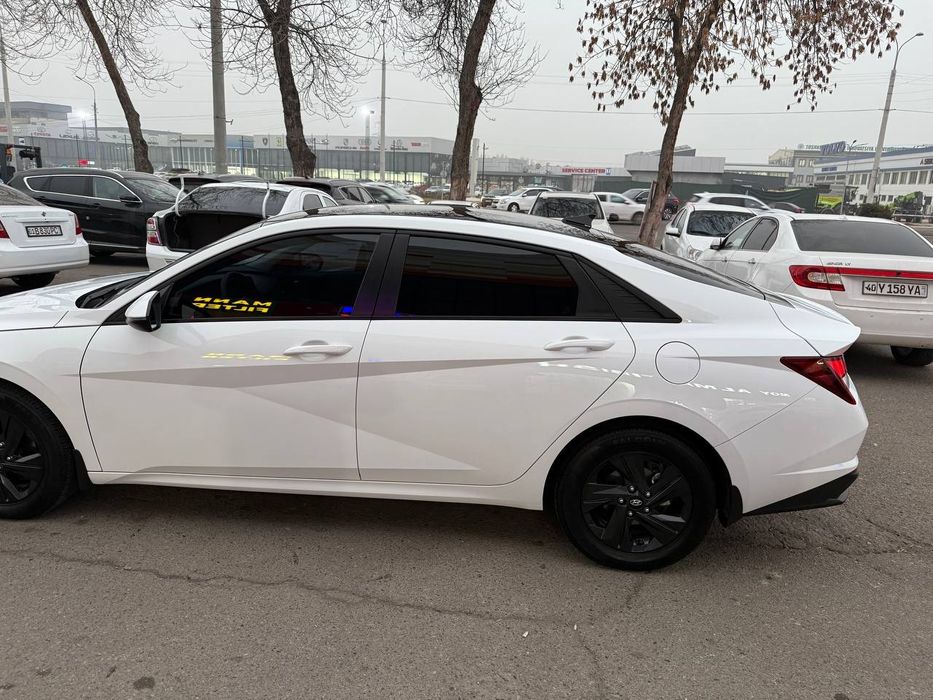 Hyundai elantra   нахт ёки банк сотилади