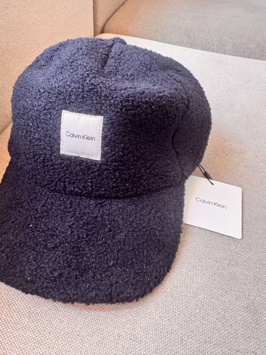 Шапка с козирка Calvin Klein