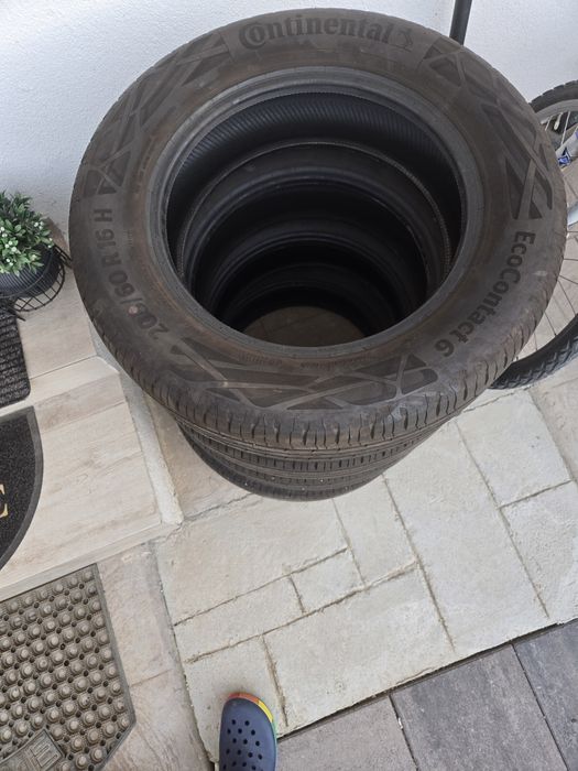 Anvelope vara 205/60/16 Continental aproape noi