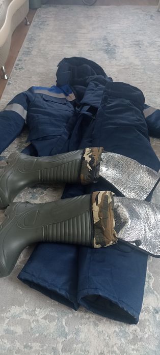Продам  сапоги и спец одежду зима