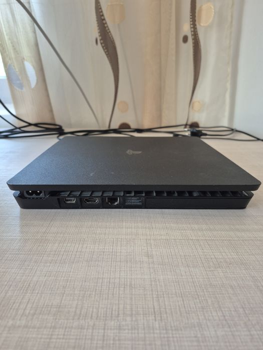 PS4 Slim,de 1TB,folosit