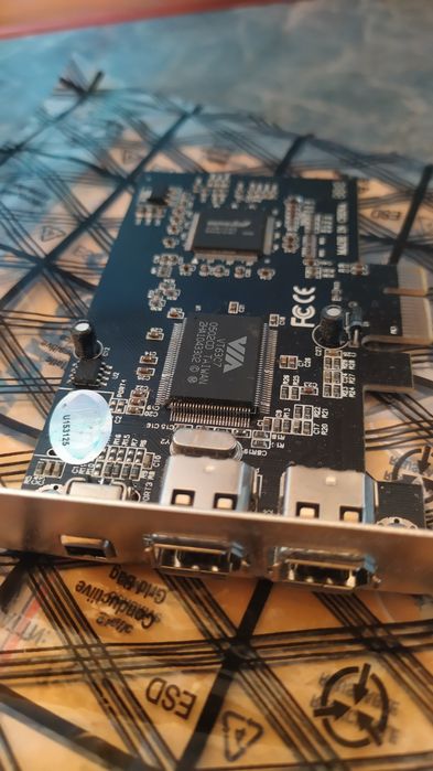 Порт IEEE 1394A i-Link. PCIe