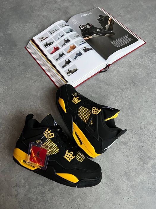 Air Jordan 4 Retro “Yellow Thunder”