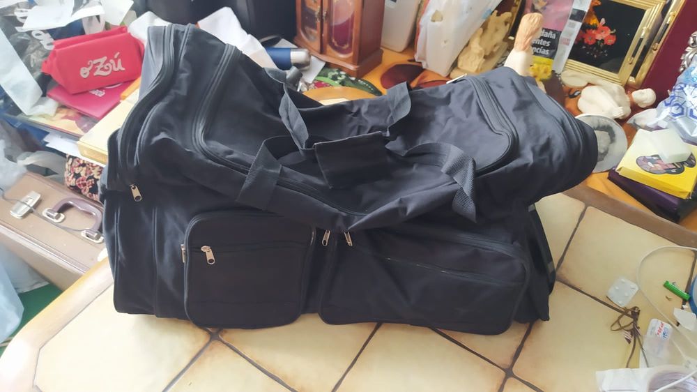 Vand genti de voiaj si calatorii