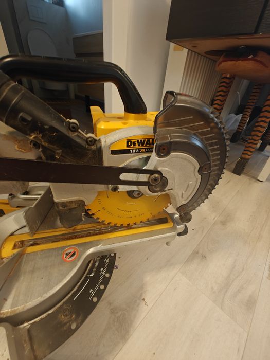 Circular de banc Dewalt dcs365 18v